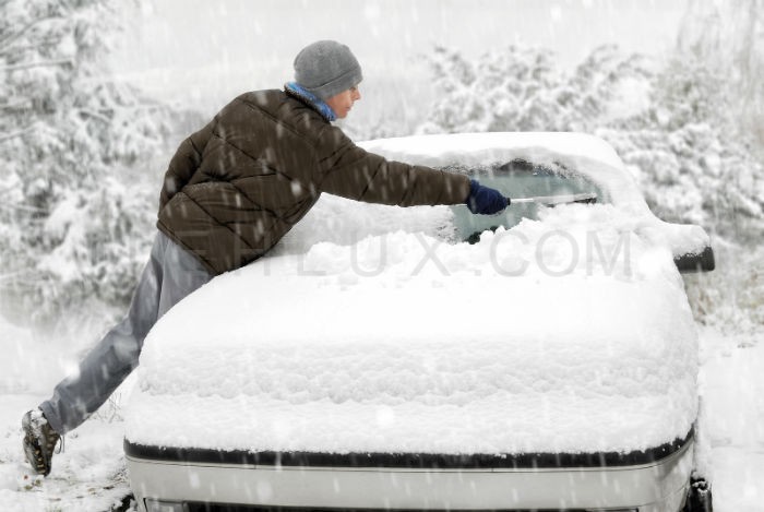 جلوگیری از یخ زدن شیشه ماشین